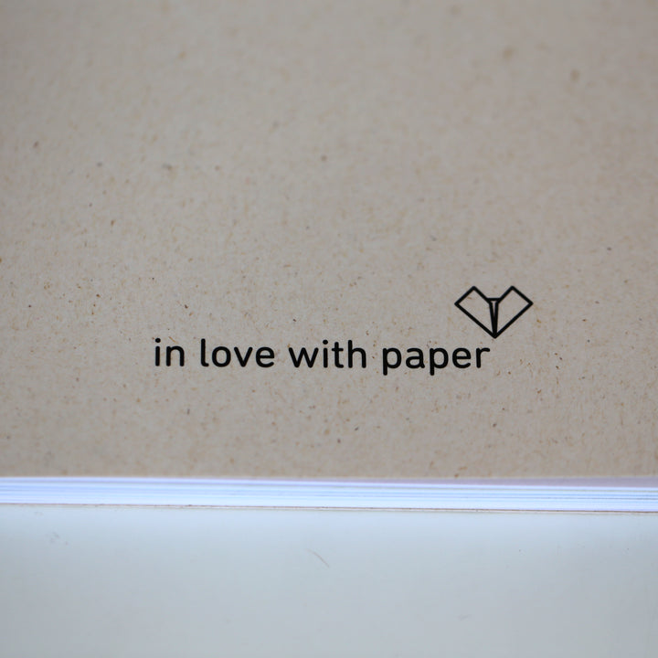 Hinterseite des Logo "in love with paper" von Ikigai Buch.